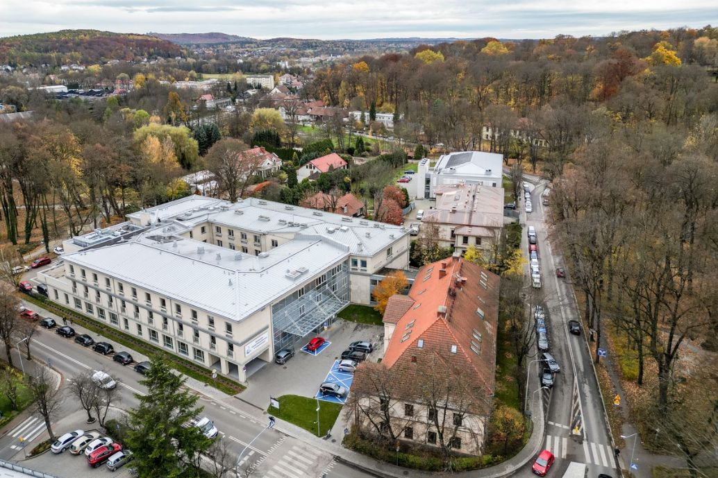 Budynek Małopolskiego Szpitala Rehabilitacyjnego w Krzeszowicach